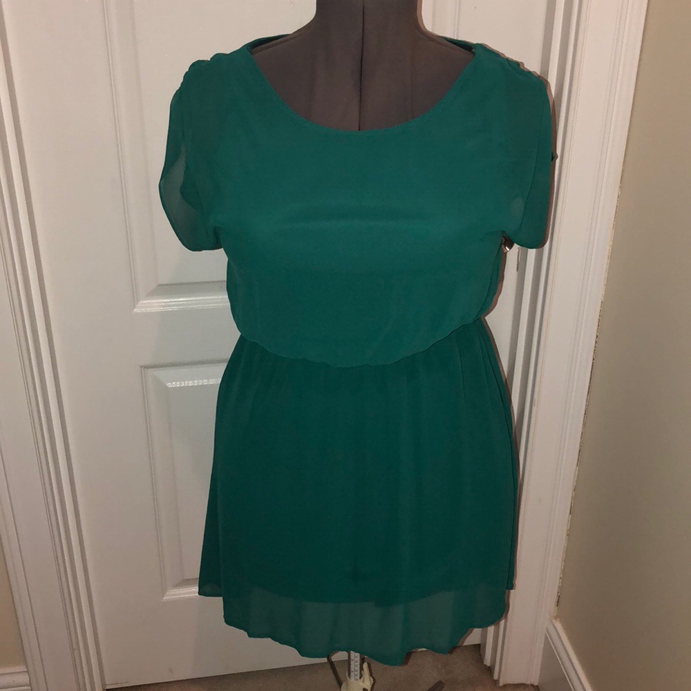 Flattering High-Low Dress - Picture 2 of 6